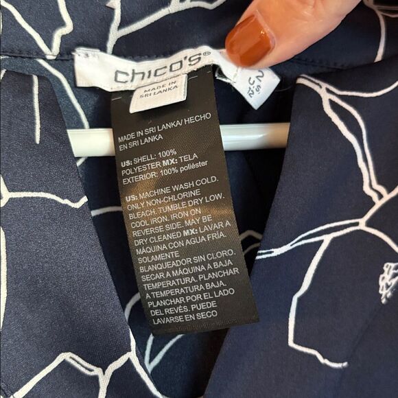 Chico's Navy White Floral Blouse with tie front and blousy sleeves size 12 NWT! - Picture 6 of 9
